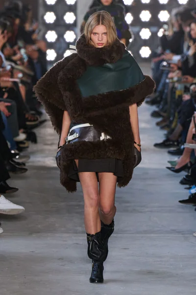 Look 27